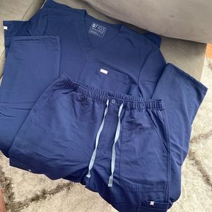 Men’s Gently Used Scrubs (Navy Blue)